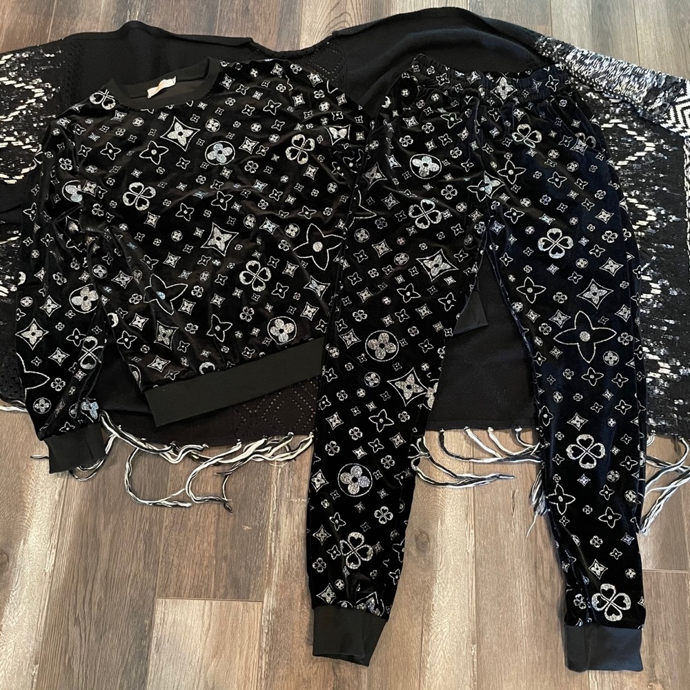 Jogging Set - image 1